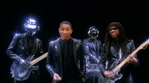  Get Lucky 由 Daft Punk 和 Pharrell Williams 合奏，一首充滿復古靈魂與前衛電子音色的完美結合